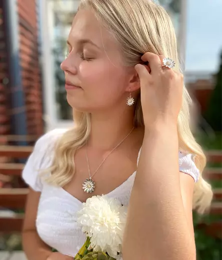 Lempikoru Kukkanen-pieni riipus kelt. - Lempikoru Kukkanen - 3207608450 - 2