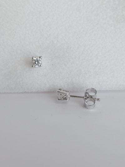 Valkok.timanttikorvakoru 2x0,10 w/si - Valkokultakorut - 8217221000 - 2