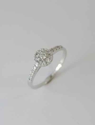 Top Gold valkokultainen timanttisormus 0,05 + 13 x 0,01ct W/SI - Valkokultasormukset - 8236221001 - 2