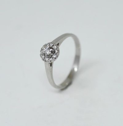 Top Gold valkokultainen timanttisormus 0,05 + 10 x 0,01ct W/SI - Valkokultasormukset - 3620.1-15 - 3