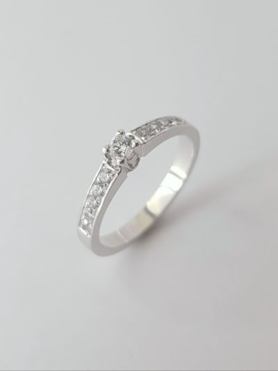 Top Gold valkokultainen timanttisormus 10 + 10 x 0,02ct W/SI - Valkokultasormukset - 8234761150 - 3