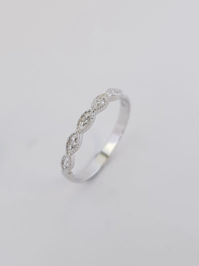 Top Gold valkokultainen timanttisormus 5 x 0,01ct W/SI - Valkokultasormukset - 3604.1-15 - 3