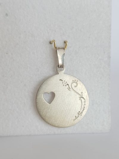 HOPEARIIPUS PYÖREÄ LAATTA SYDÄN - Hopeakaulakorut - 5557 - 1