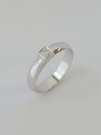 Valkok. Timanttisormus 0,05 w/p - Valkokultasormukset - 3288 - 1